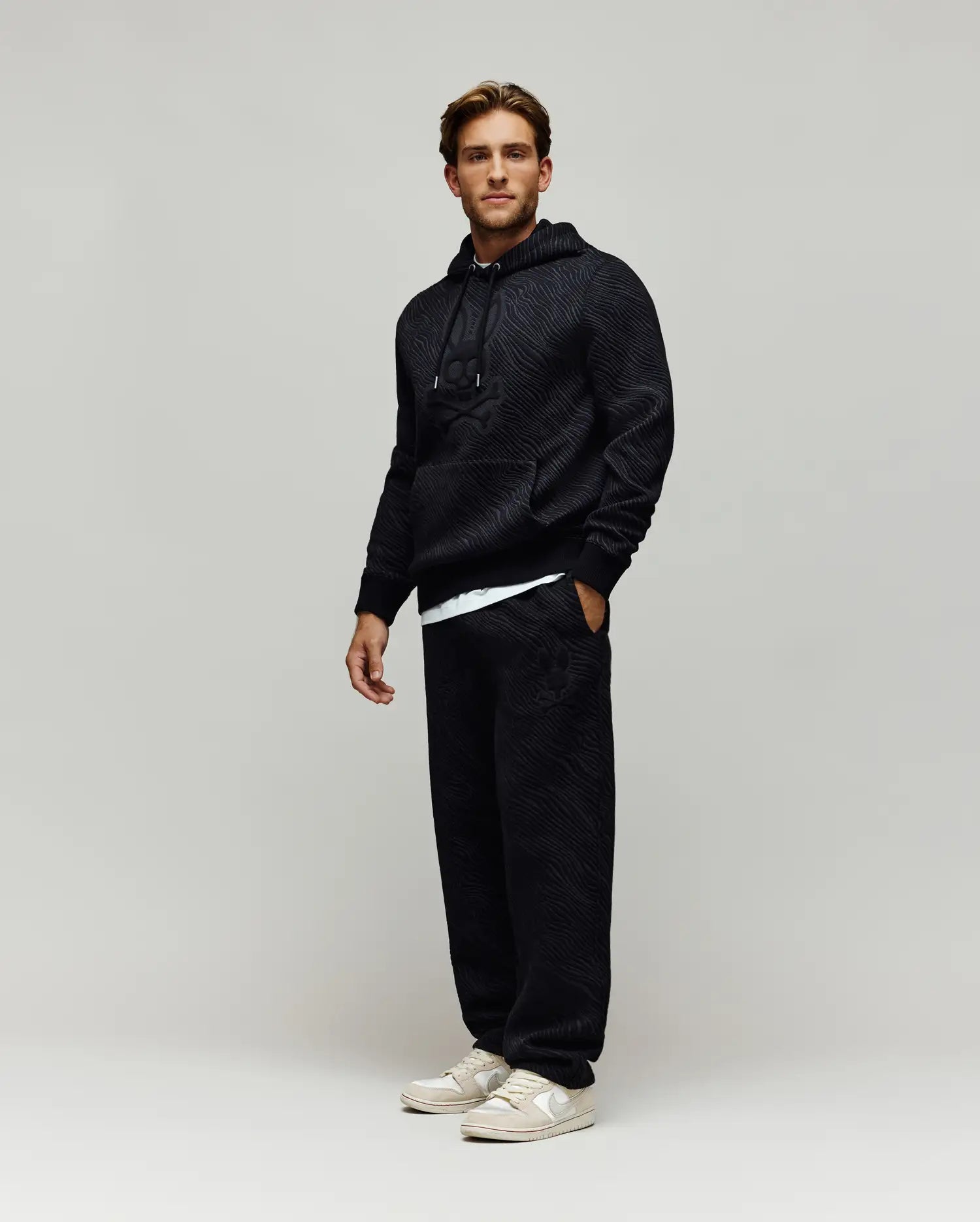 MB0800044-BLK_4.jpg
