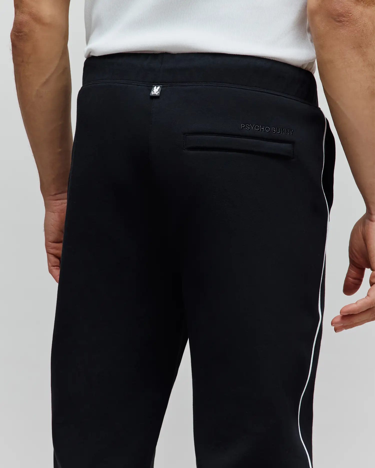 MB0800058-BLK_3.jpg